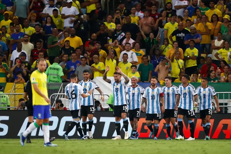 Brasil perde para Colômbia pela primeira vez na história em Eliminatórias